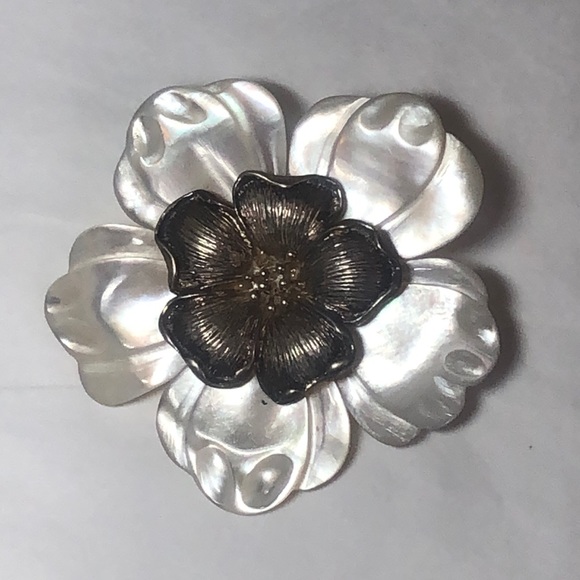 Mother of Pearl Sterling Flower Pin Pendant - Picture 1 of 5